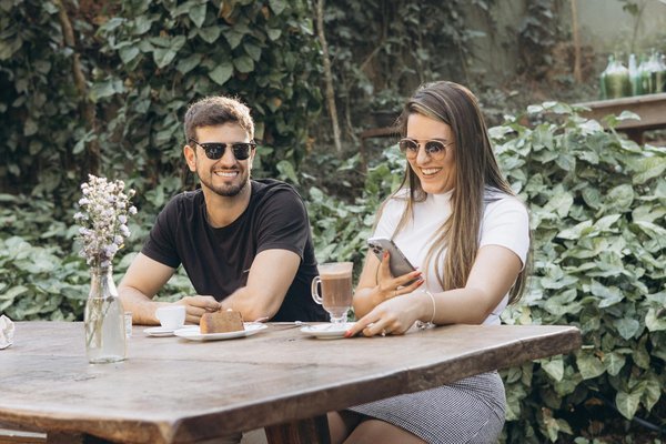 L'art du peignoir en satin pour femme : une expérience de douceur et d'élégance